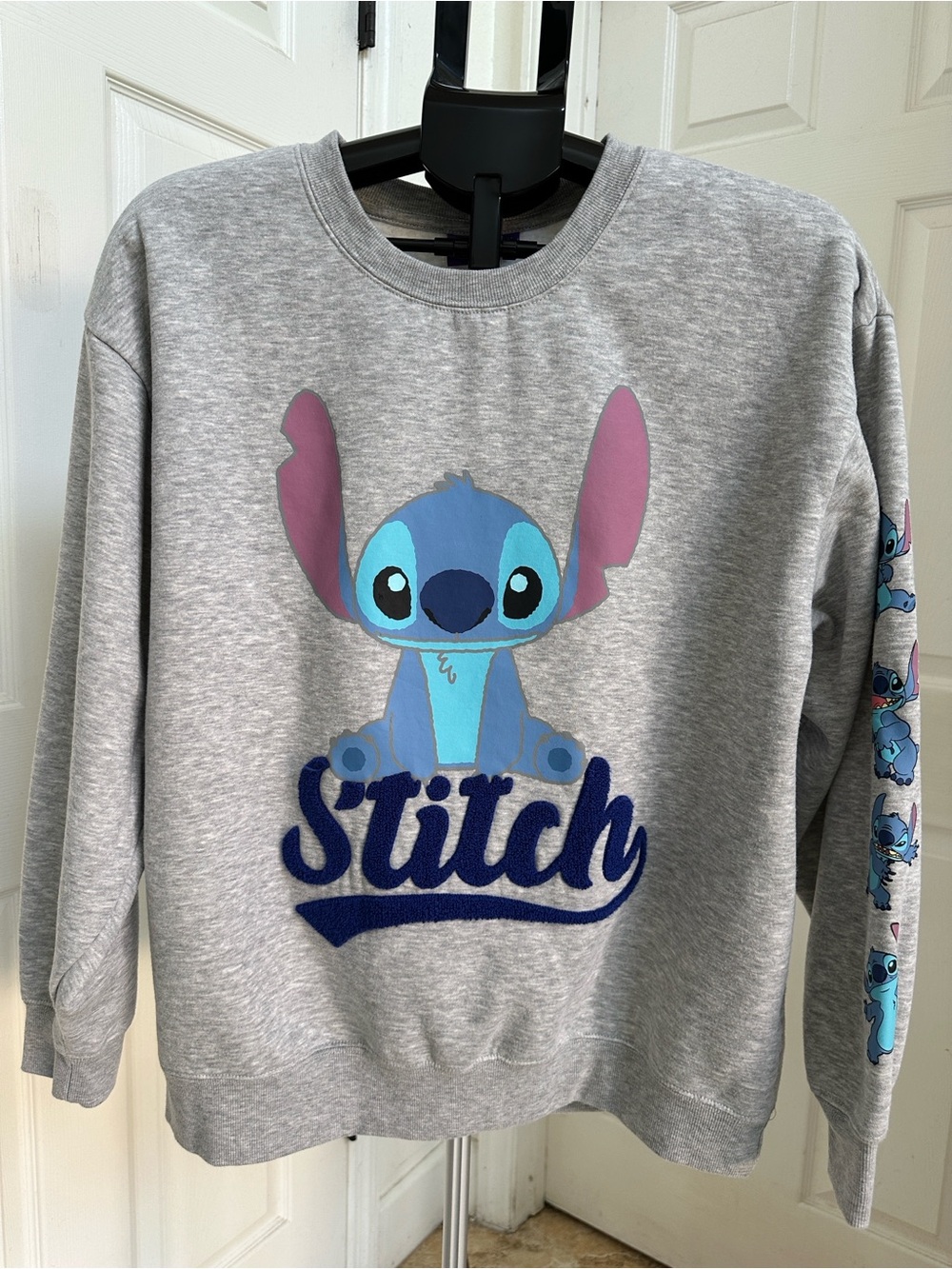 Disney Stitch Women’s Gray Graphic Sweatshirt  in Size XL